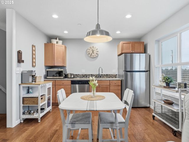 2110 THOMPSON FALLS Dr, Seaside, OR 97138