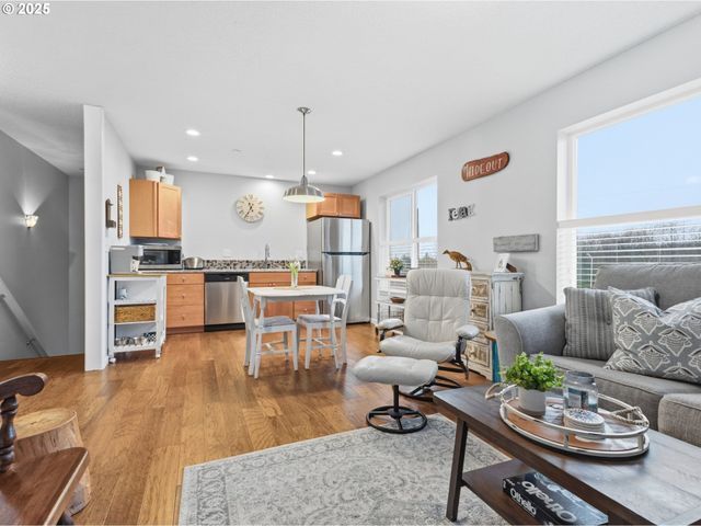 2110 THOMPSON FALLS Dr, Seaside, OR 97138