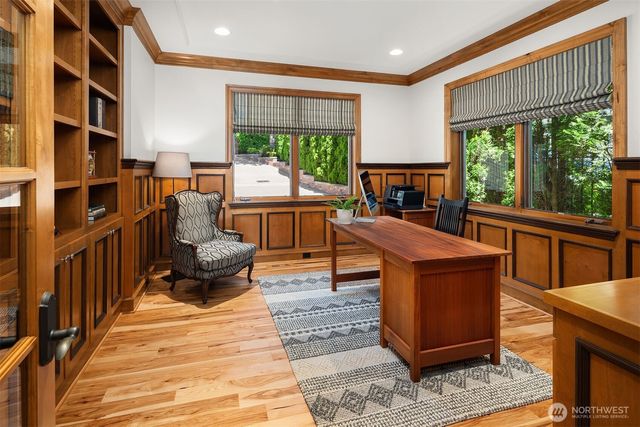 8260 Avalon Drive, Mercer Island, WA 98040
