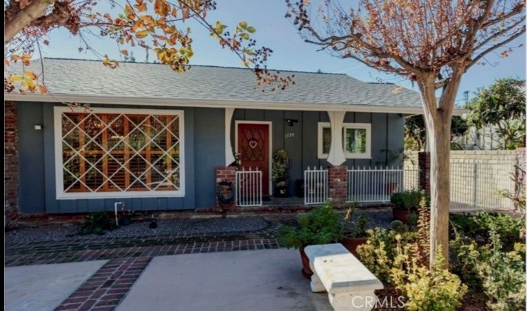1724 Sombra Drive, Glendale, CA 91208 — exterior