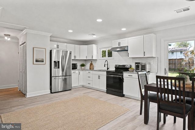 501 E POPLAR RD E, Sterling, VA 20164