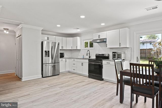 501 E POPLAR RD E, Sterling, VA 20164