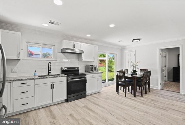 501 E POPLAR RD E, Sterling, VA 20164