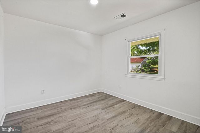 501 E POPLAR RD E, Sterling, VA 20164