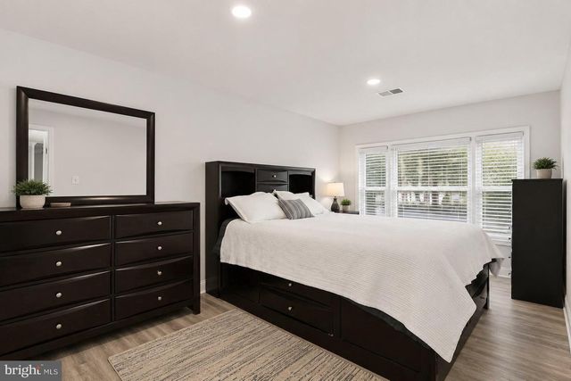 501 E POPLAR RD E, Sterling, VA 20164
