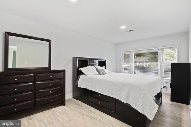 501 E POPLAR RD E, Sterling, VA 20164