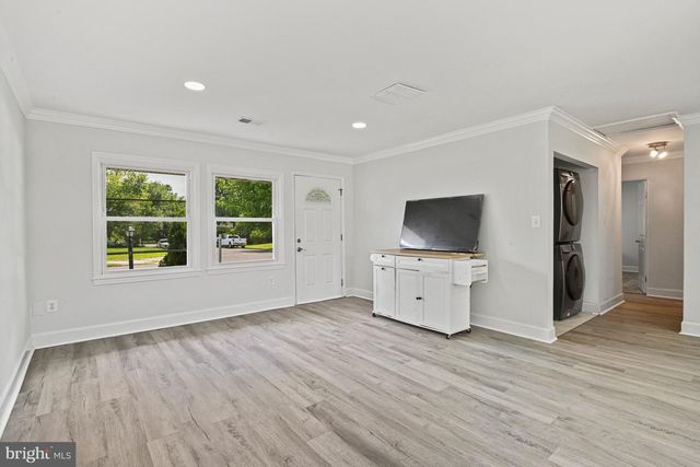 501 E POPLAR RD E, Sterling, VA 20164