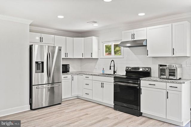 501 E POPLAR RD E, Sterling, VA 20164