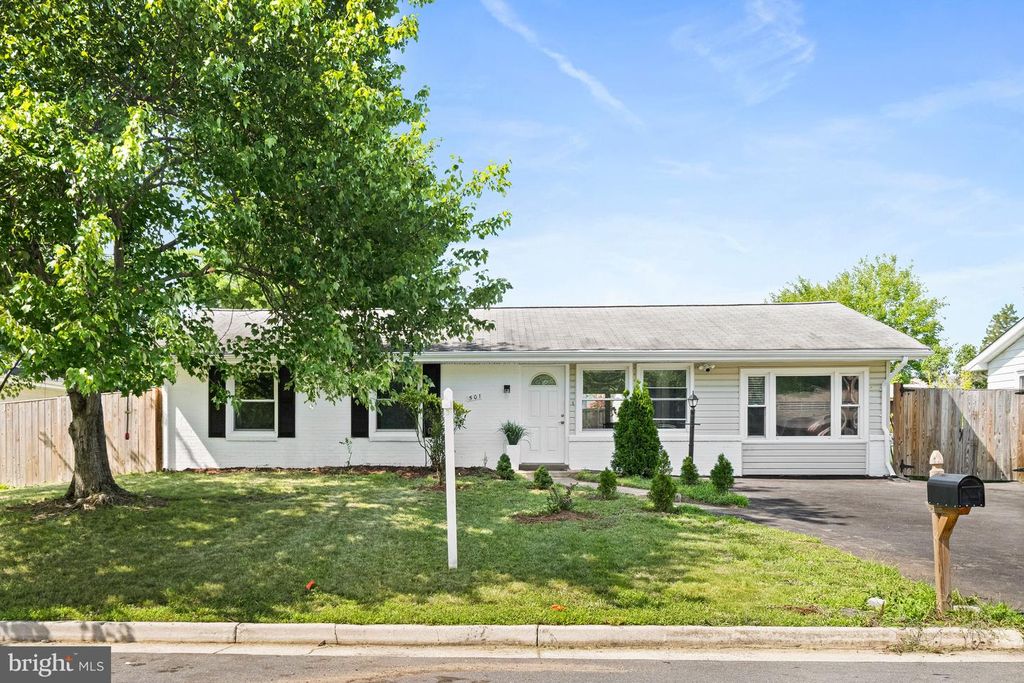 501 E POPLAR RD E, Sterling, VA 20164