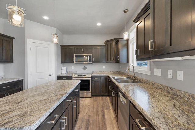 2841 TAMBOUR TRAIL, De Pere, WI 54115