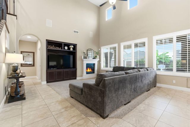 198 Nelson Street, Tulare, CA 93274