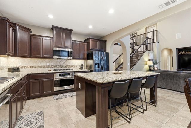 198 Nelson Street, Tulare, CA 93274