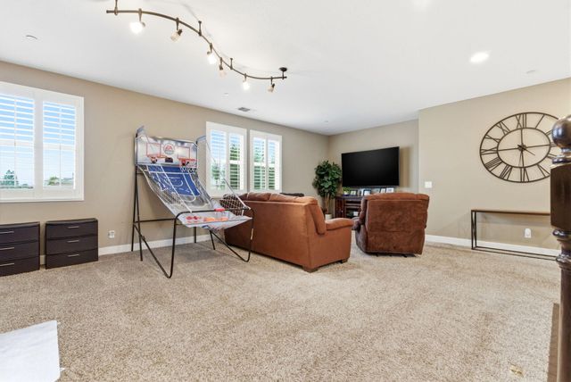 198 Nelson Street, Tulare, CA 93274