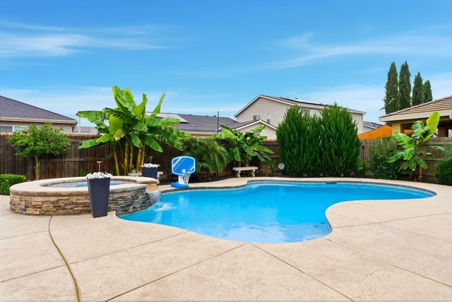 198 Nelson Street, Tulare, CA 93274