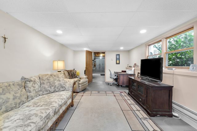 81 Briarwood Drive, Guilford, CT 06437
