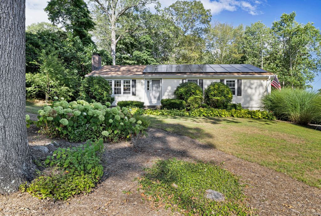 81 Briarwood Drive, Guilford, CT 06437