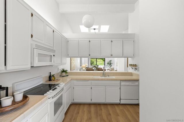 18011 Avenida Alozdra, San Diego, CA 92128