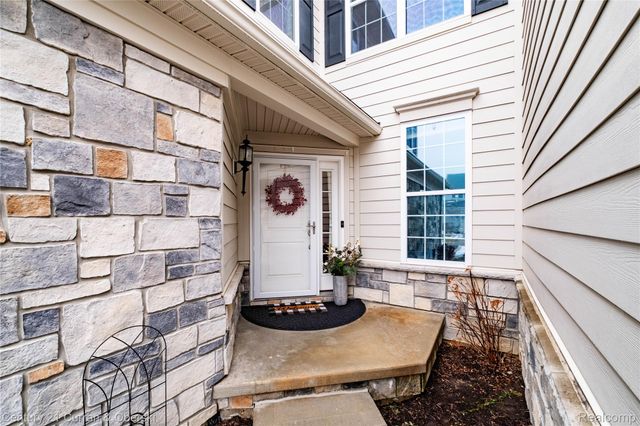 42908 Cardinal Way, Novi, MI 48375