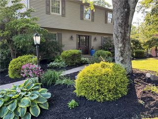 1598 Pinetree Drive, Upper St Clair, PA 15241