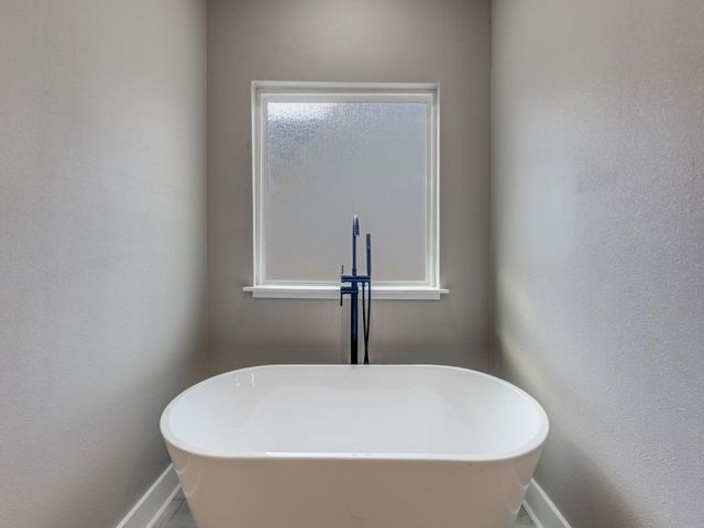 4 Senisa ST, Wimberley, TX 78676