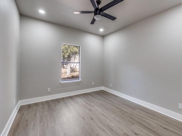 4 Senisa ST, Wimberley, TX 78676