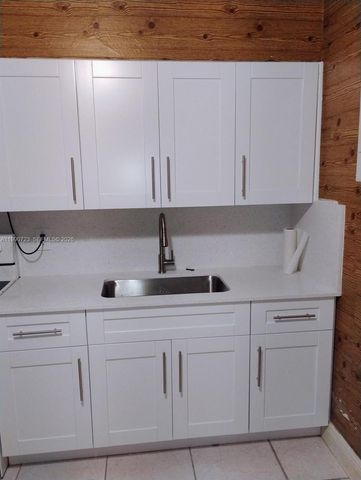 2210 NE 170th St 2220, North Miami Beach, FL 33160