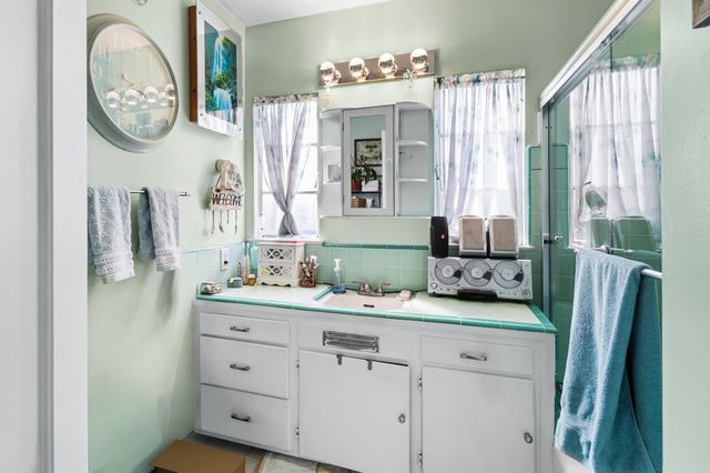 1136 E Michigan Avenue, Fresno, CA 93704