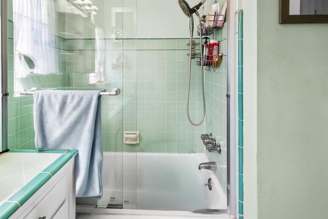 1136 E Michigan Avenue, Fresno, CA 93704