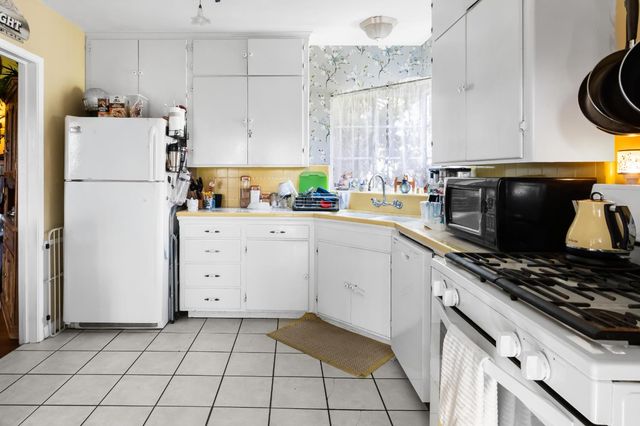 1136 E Michigan Avenue, Fresno, CA 93704