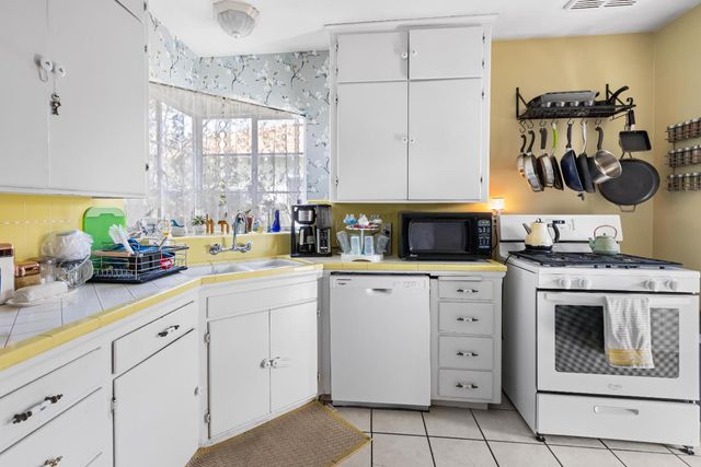 1136 E Michigan Avenue, Fresno, CA 93704