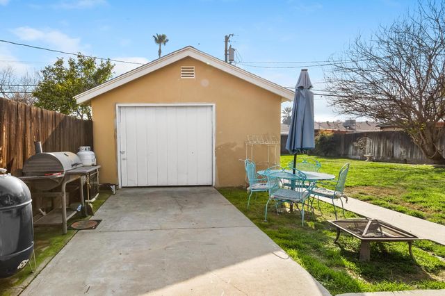 1136 E Michigan Avenue, Fresno, CA 93704