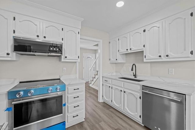 828 Cranston DR, Chesapeake, VA 23320