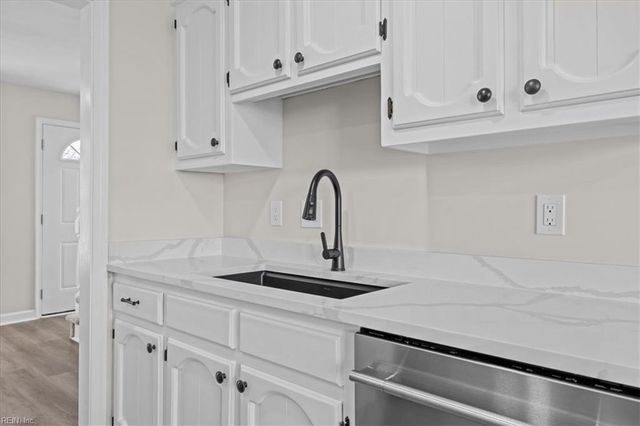 828 Cranston DR, Chesapeake, VA 23320