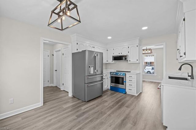 828 Cranston DR, Chesapeake, VA 23320