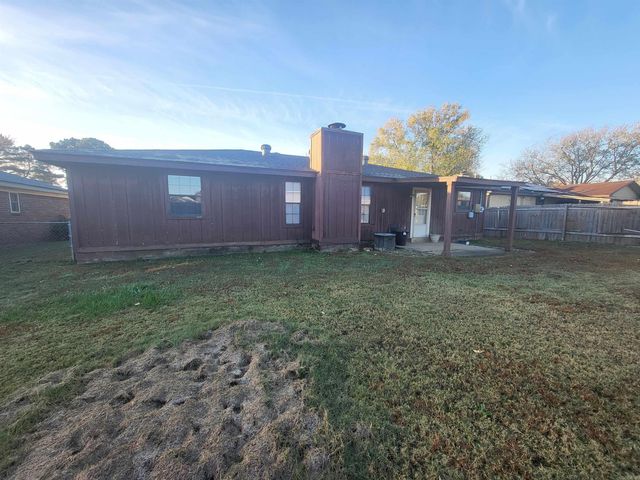 1006 Latigo Trail, Jacksonville, AR 72076