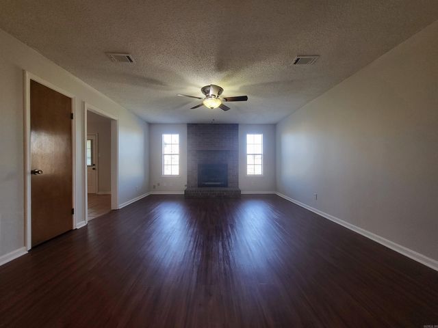 1006 Latigo Trail, Jacksonville, AR 72076