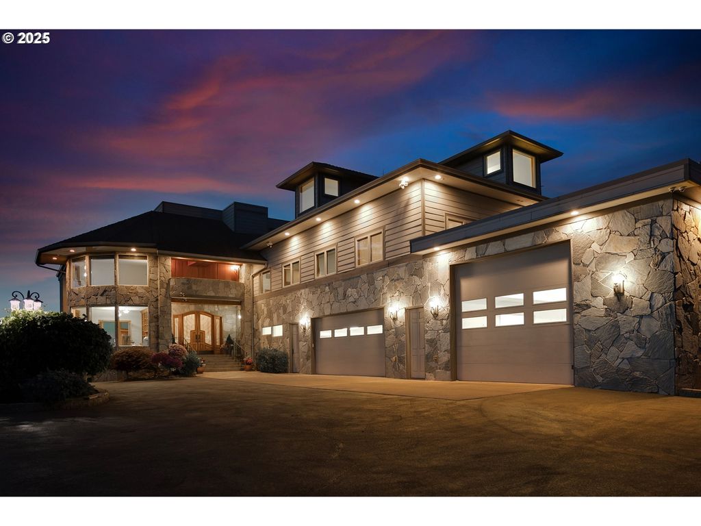 10801 Se RIDGEWAY Dr, Happy Valley, OR 97086