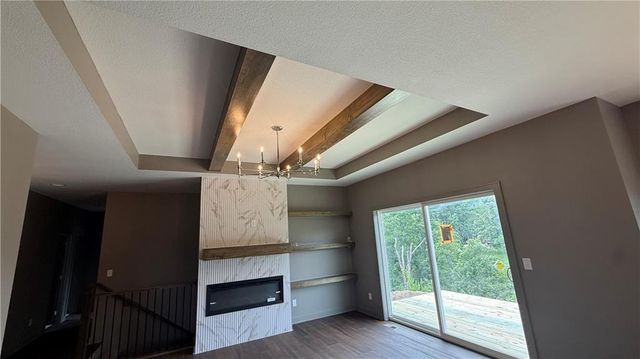 612 SE 21st Street, Oak Grove, MO 64075