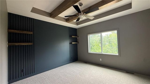 612 SE 21st Street, Oak Grove, MO 64075