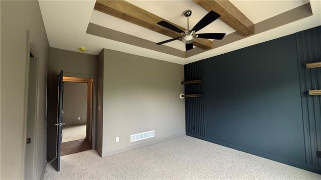 612 SE 21st Street, Oak Grove, MO 64075