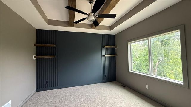 612 SE 21st Street, Oak Grove, MO 64075