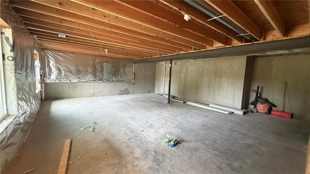 612 SE 21st Street, Oak Grove, MO 64075