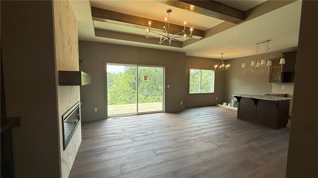 612 SE 21st Street, Oak Grove, MO 64075