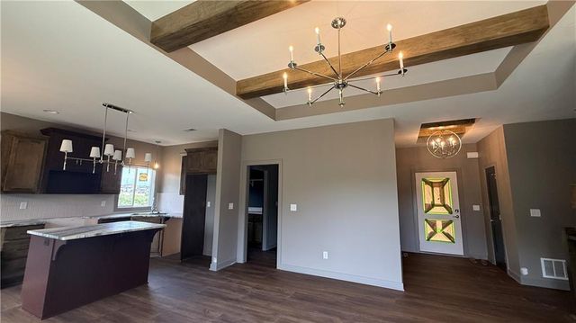 612 SE 21st Street, Oak Grove, MO 64075