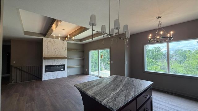 612 SE 21st Street, Oak Grove, MO 64075