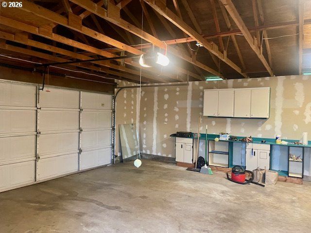 1100 SHARON Loop Se, Salem, OR 97306