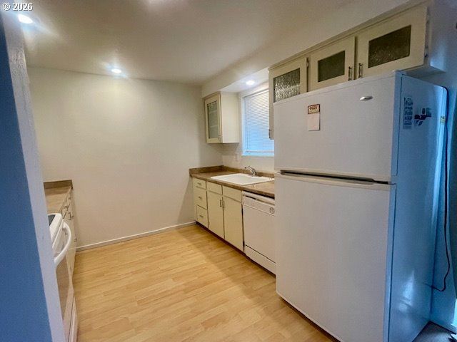 1100 SHARON Loop Se, Salem, OR 97306