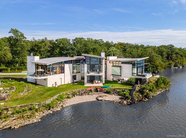 46 Ledgerock Lane, Hyde Park, NY 12538