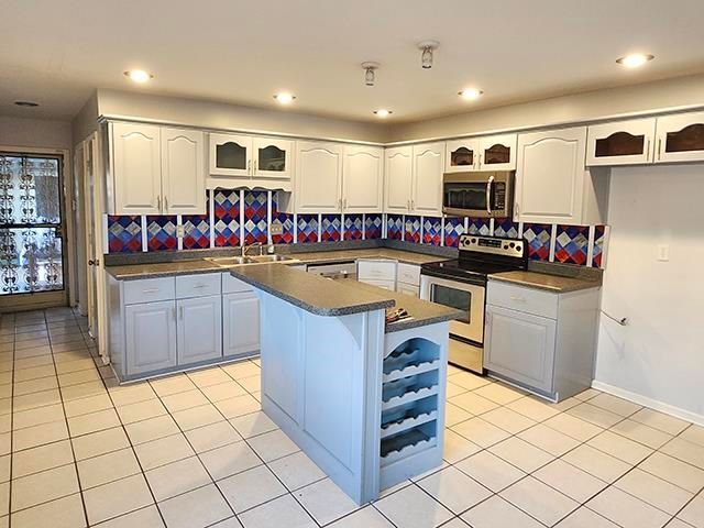 2040 RIDGEWAY RD, Memphis, TN 38119