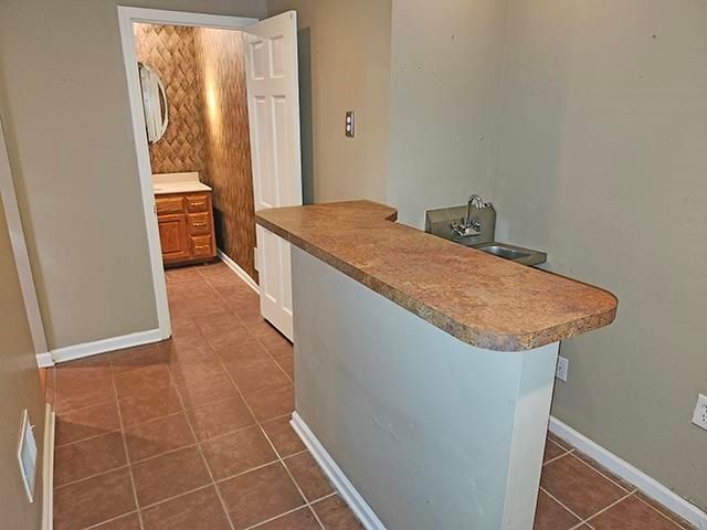 2040 RIDGEWAY RD, Memphis, TN 38119